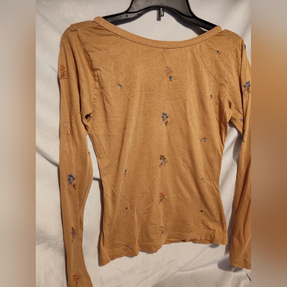 VINTAGE Y2K Hand Embroidered Language Los Angeles V-Neck Shirt With Fairy Sleeve - Picture 9 of 9